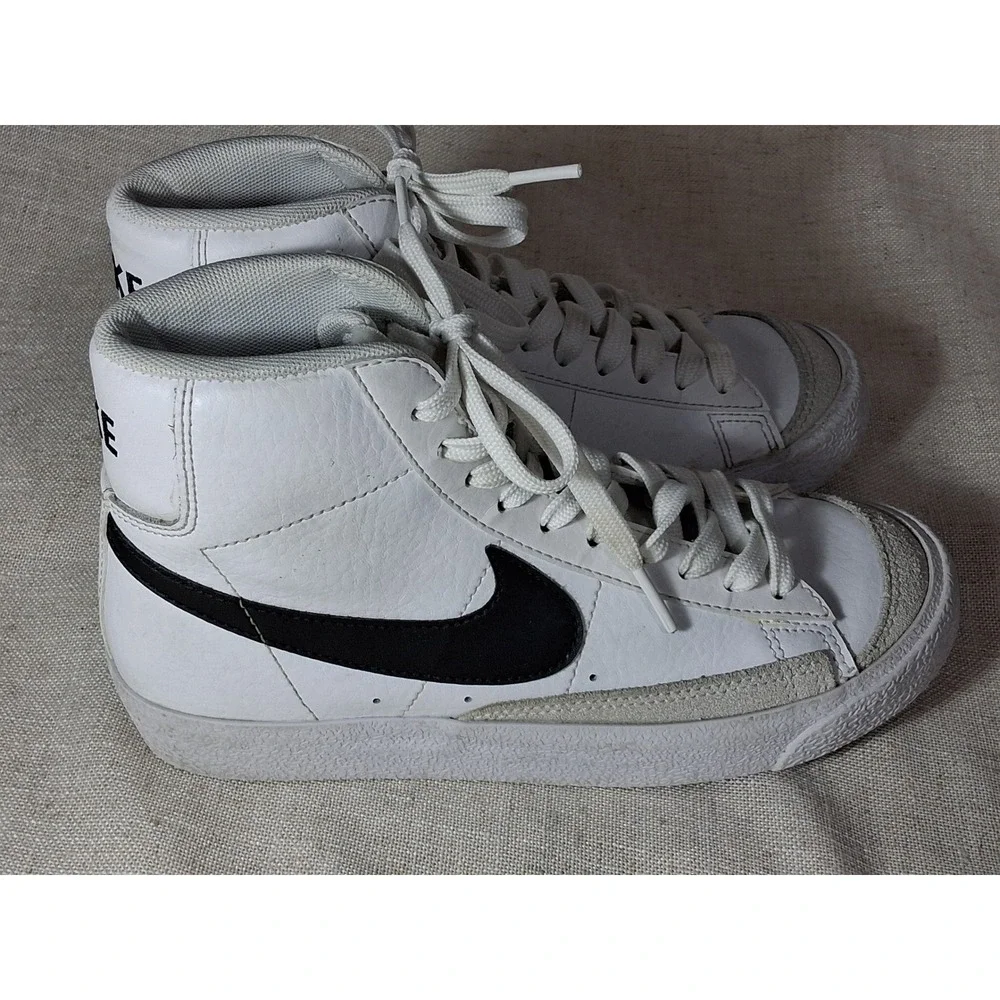 Nike Blazer Mid 77 White Black High Top Sneakers DA4086-100 Kids Size 3.5Y